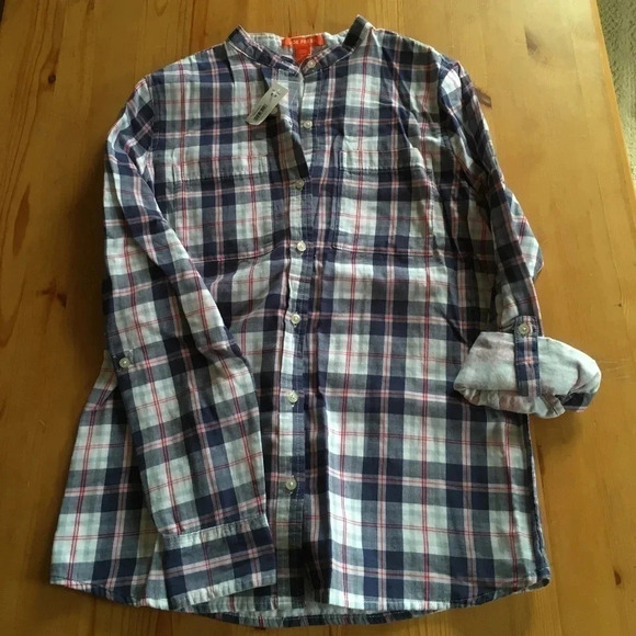 5/$25 NWT Button Up - Picture 1 of 6